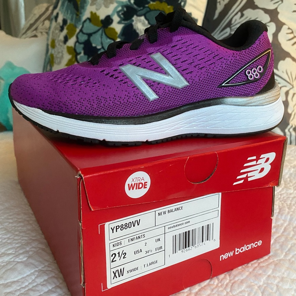 New Balance Tennis Shoes